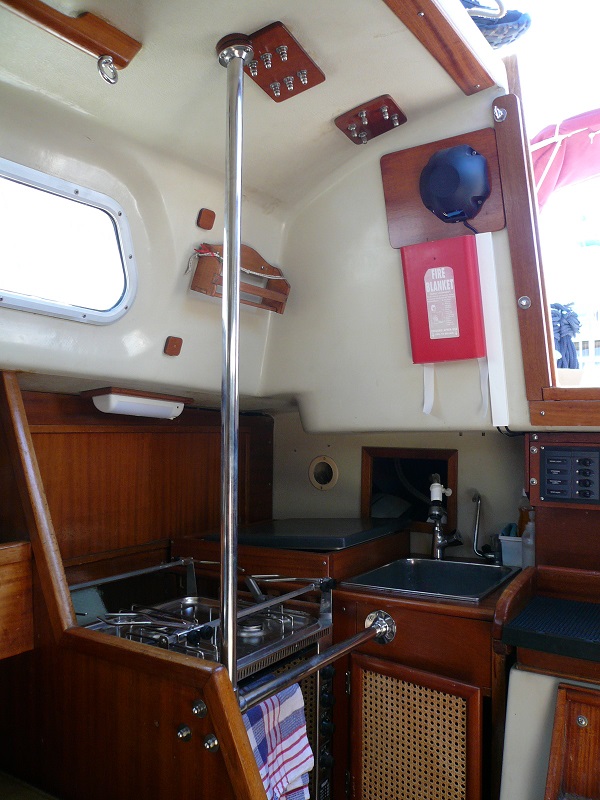 General view of the vertical pole and crash bar. (In this photo, the metal frame around the stove hasn't been installed yet).